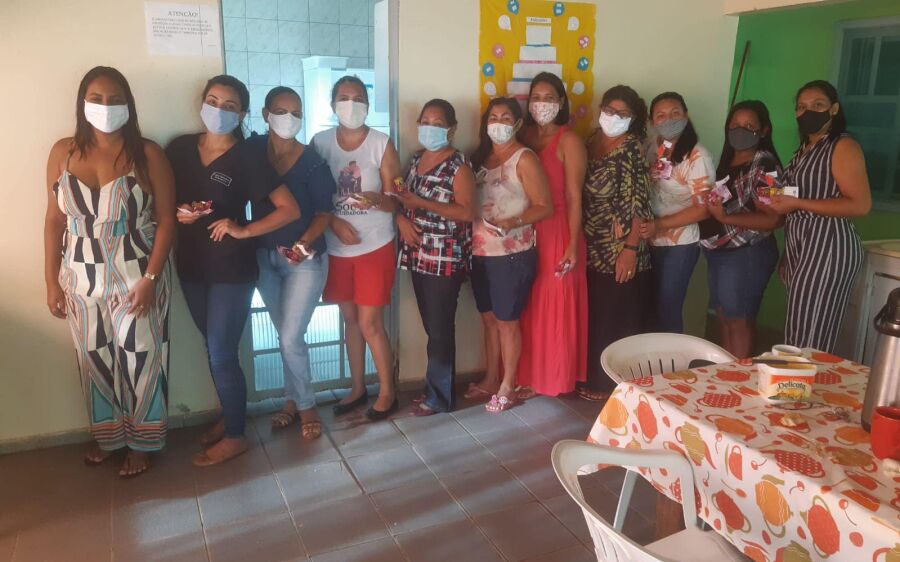 ILPI- Aurora Borges  realiza entrega de  lembrancinha em alusão ao dia das mulheres