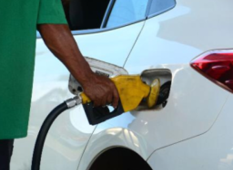 Senado aprova projeto para amortecer reajustes de combustíveis e criar auxílio-gasolina