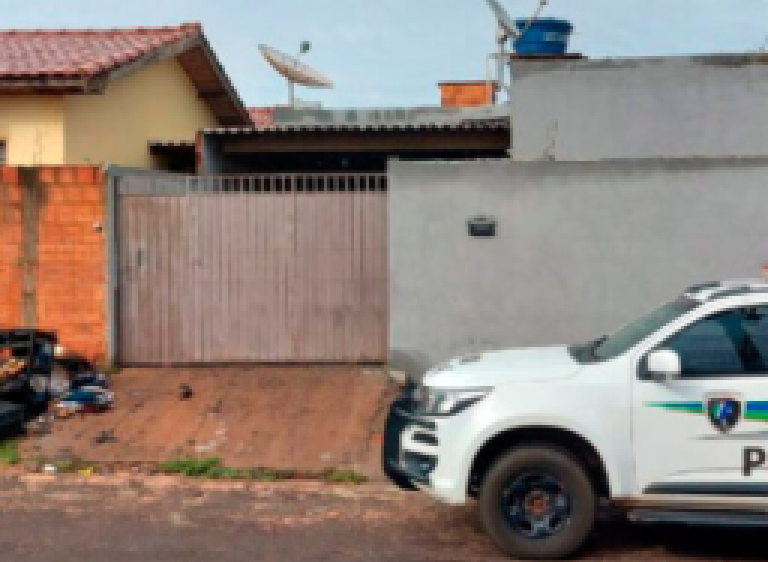 Família viaja, casa pega fogo e cachorro morre queimado