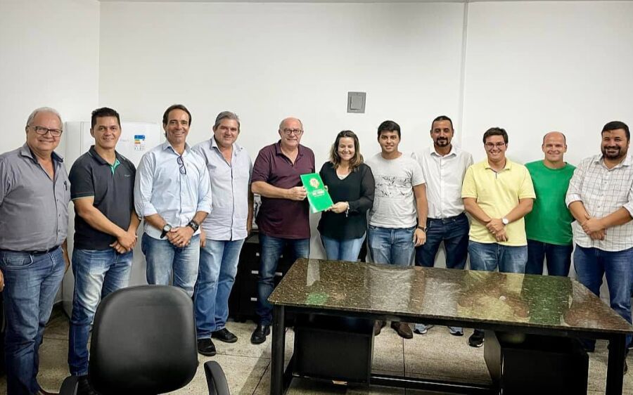 Vereadores entregam ao prefeito  Réus Fornari a aprovação do Novo Plano de Cargos e Salários