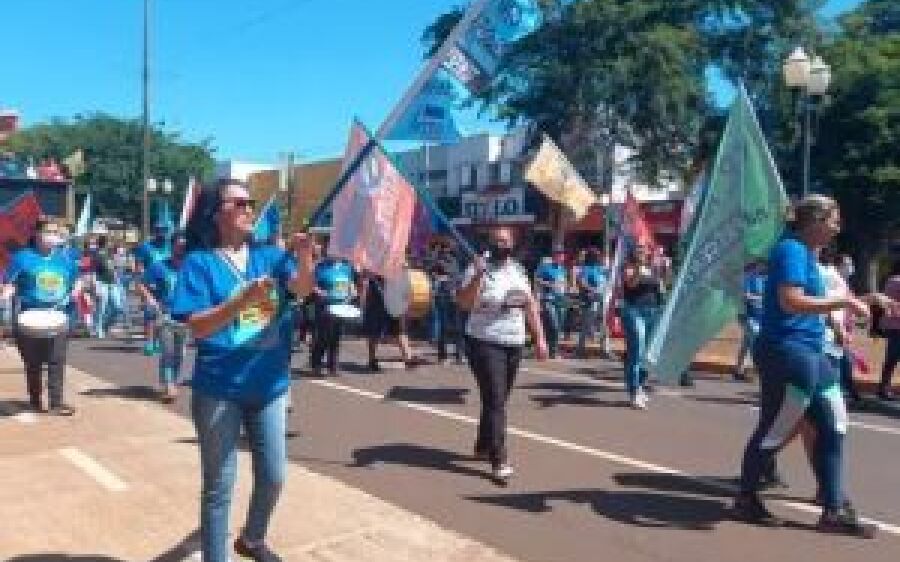 Mobilização nacional leva professores para as ruas e escolas são fechadas
