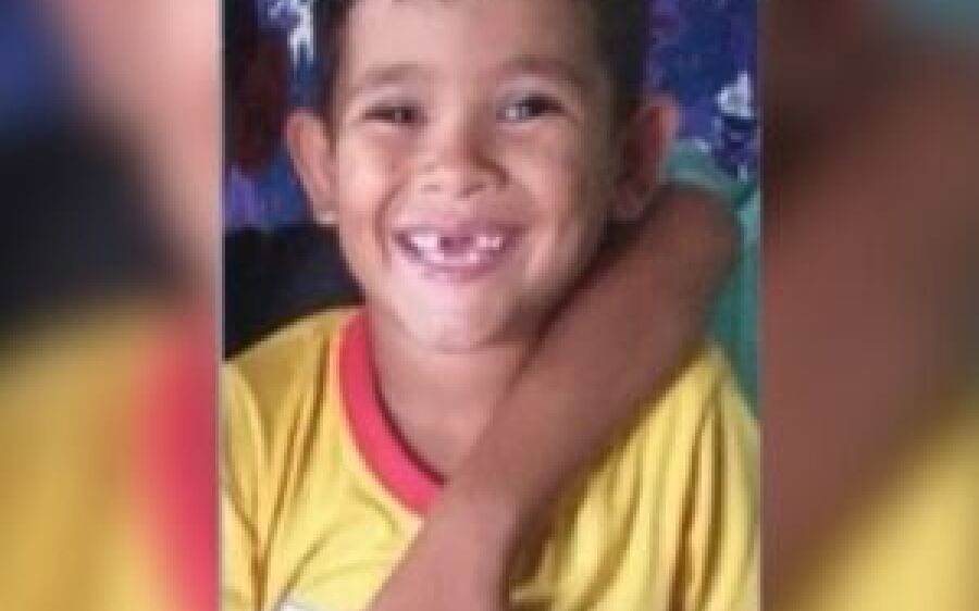 Menino de 5 anos é encontrado morto após ser agredido e jogado em rio