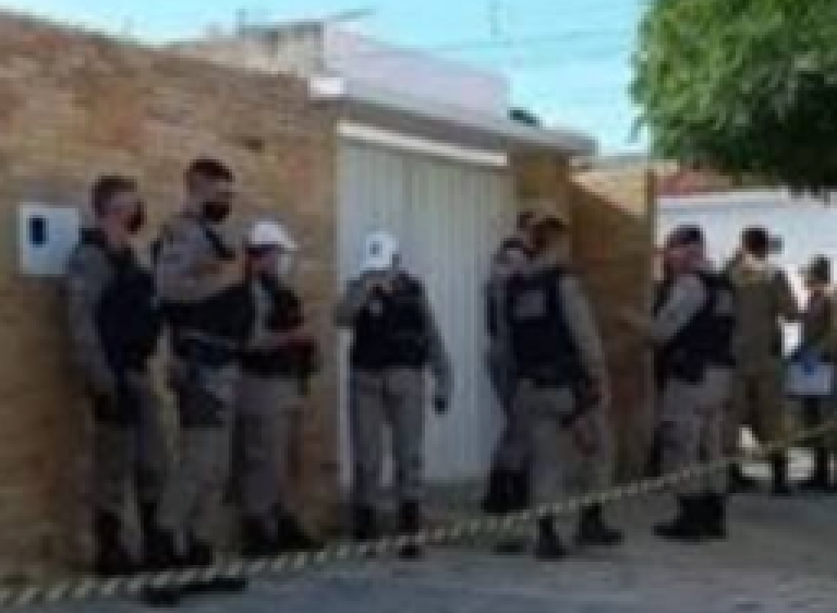 Menino de 13 anos confessa que matou a mãe e o irmão porque foi proibido de usar o celular