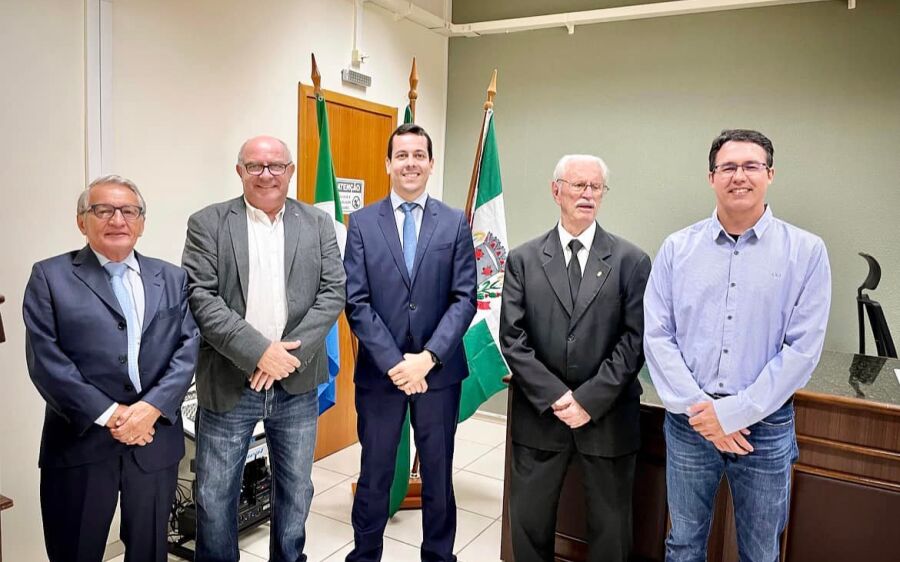 Prefeito Réus Fornari prestigia a inauguração da Galeria dos Juízes da Comarca de Rio Verde