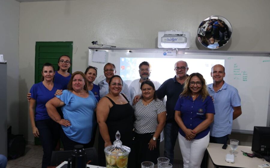 Prefeitura entrega lousas digitais, eletrodomésticos e equipamentos para todas as escolas e centros 