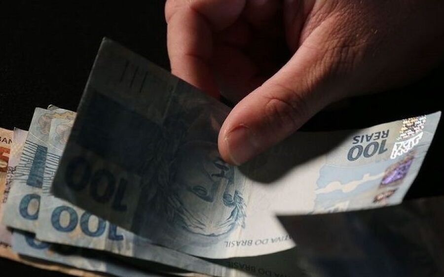 Servidores estaduais  entram em abril  com salários na conta