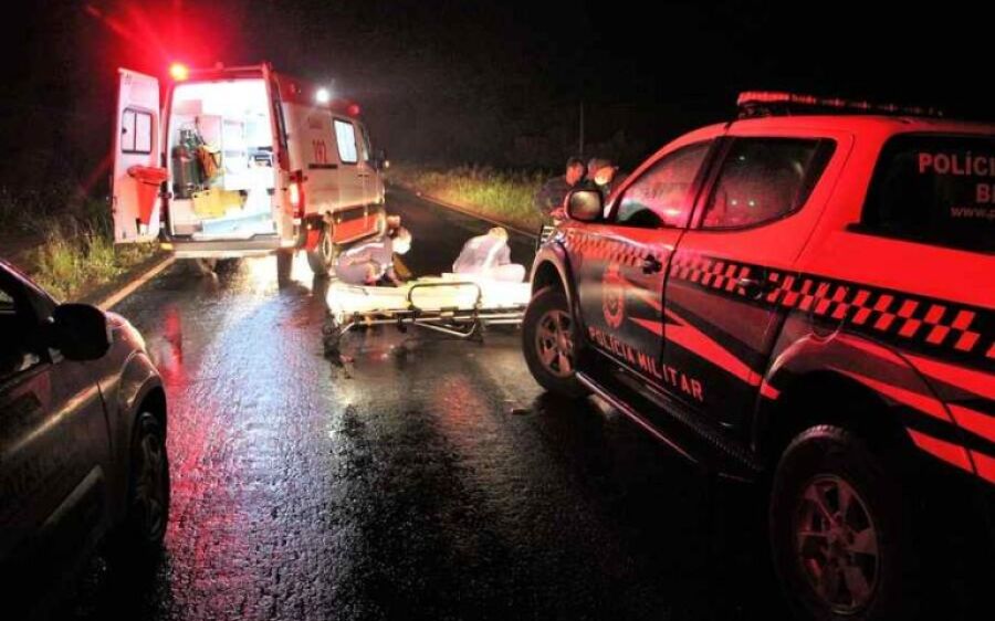 Após assassinar a avó de 90 anos e cuidadora, homem se joga na frente de carreta e morre em rodovia 