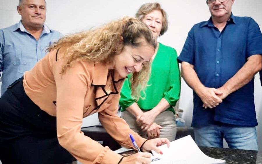 Réus Fornari e Ana Mirian  formalizaram o repasse de recursos do FEAS para atender  a Kolping e Apae