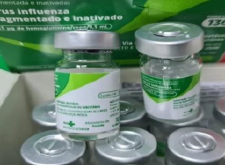 Para evitar aglomeração, vacinação contra gripe é escalonada por idade