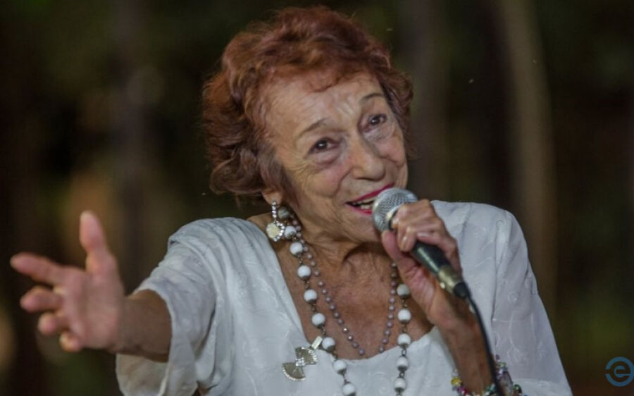 Cantora Delinha é hospitalizada e passa por exames em Campo Grande