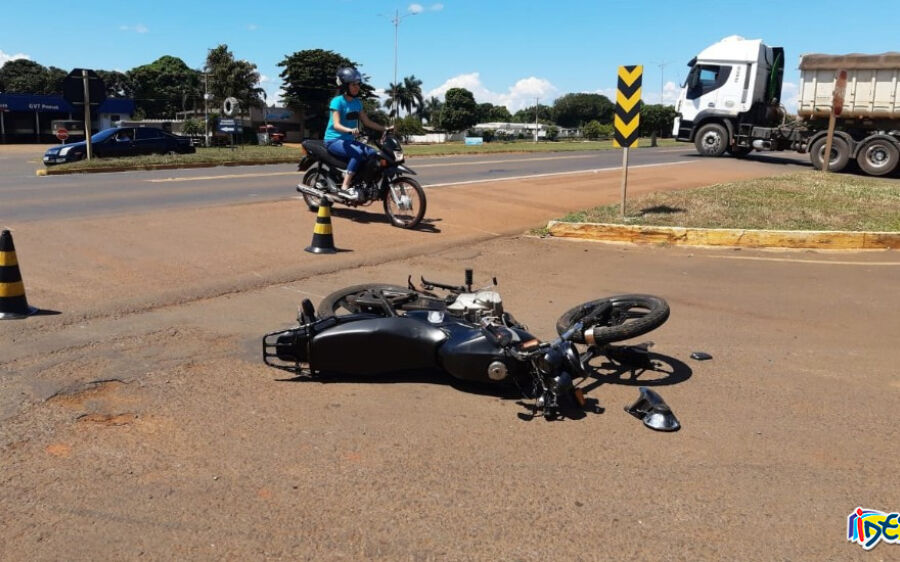 Colisão em trevo da BR-163 deixa motociclista ferido, em São Gabriel do Oeste