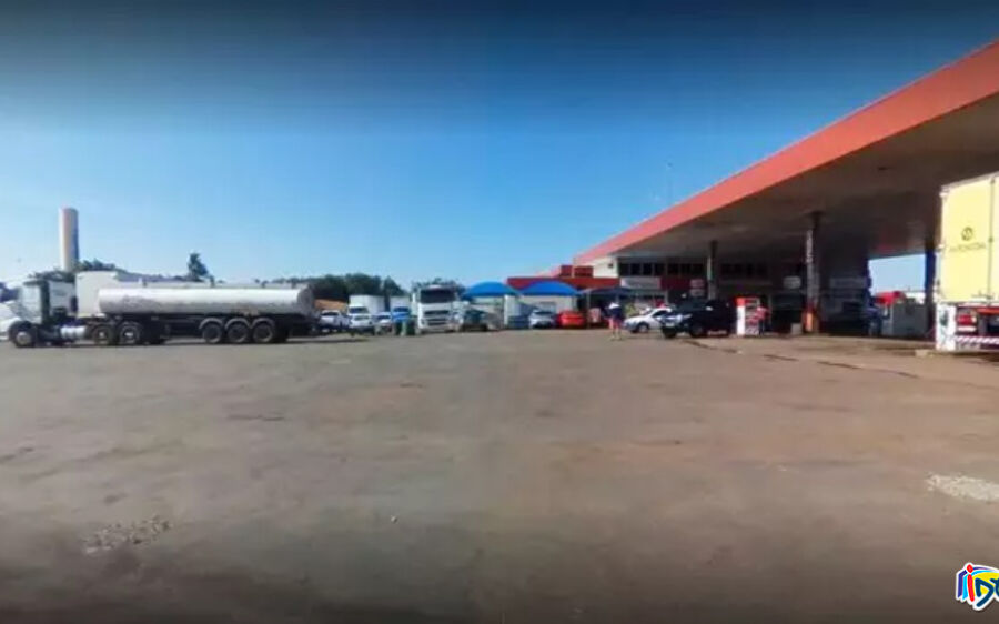 Dupla rouba R$ 1,3 mil de posto, foge e um é preso ao trocar tiros com a PM
