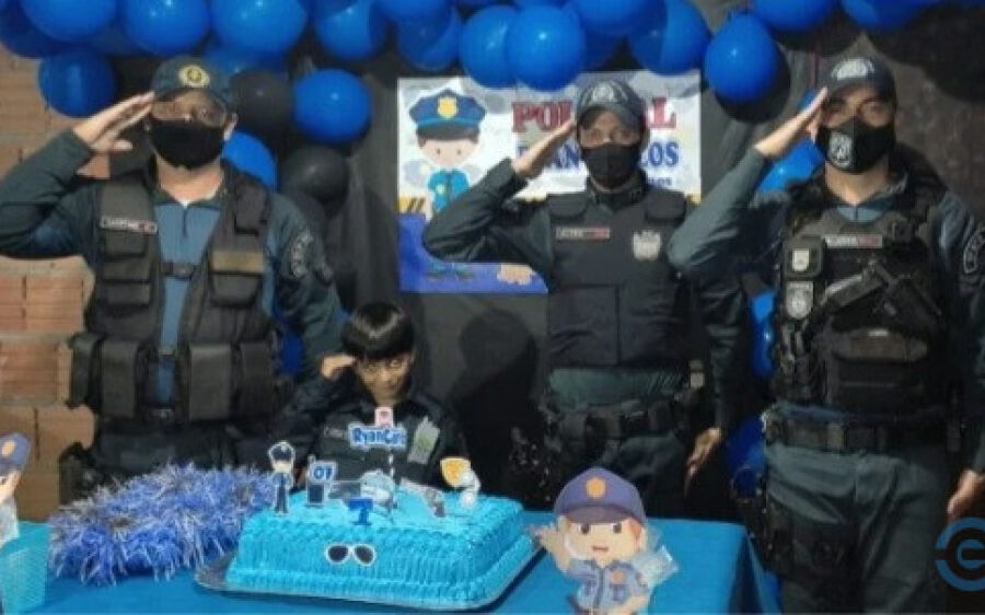 Policia Militar de Rio Verde participa de aniversário de menino que sonha ser Policial