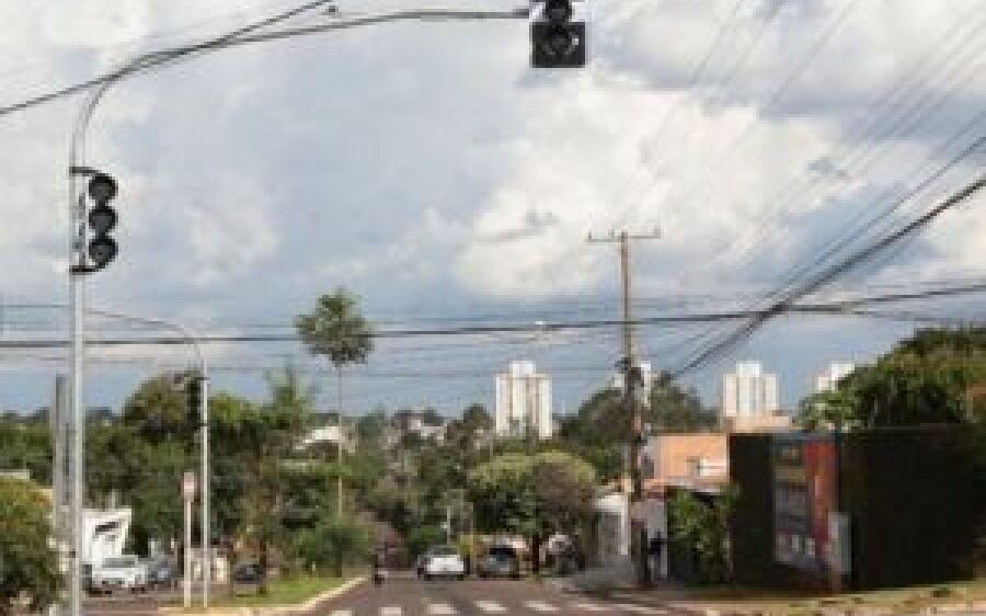 Prefeitura instala novos semáforos em pontos estratégicos da Capital