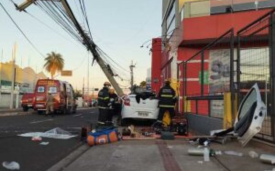 Carro que bateu na Júlio de Castilho estava apostando racha a mais de 100km/h