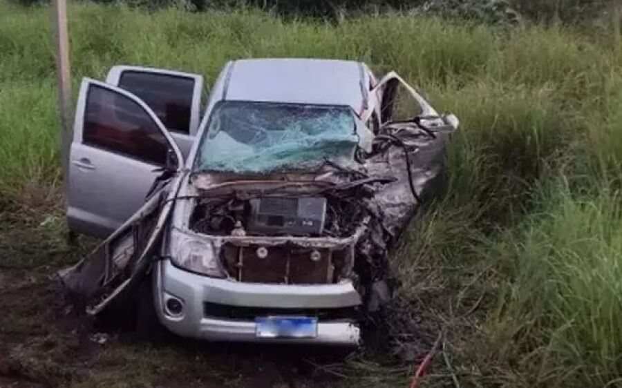 Motorista morre em acidente entre Hilux e Land Rover na divisa de MS com o PR