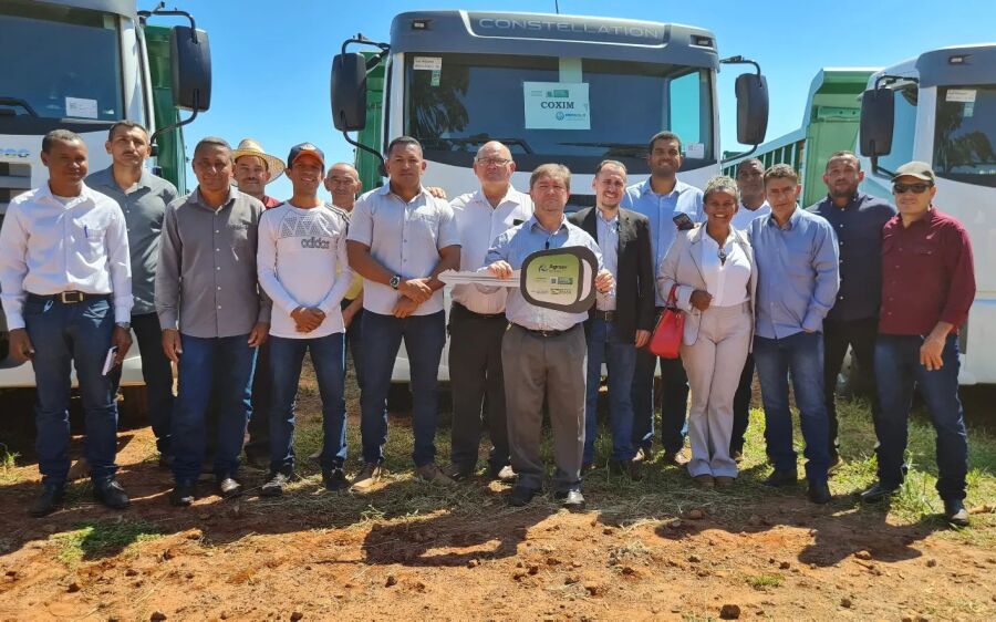 Coxim recebe maquinários para agricultura familiar