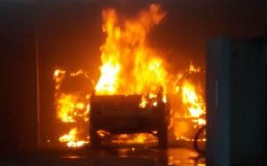 Pedreiro coloca fogo no carro de patrão após não receber acerto de obra
