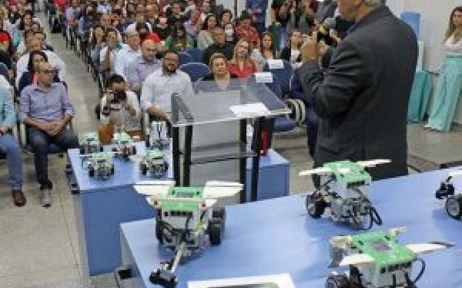 Escolas estaduais recebem conjuntos de robótica