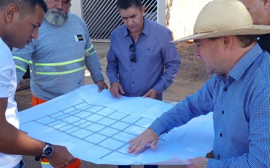 Ruas de Coxim começam a receber sinalização de trânsito