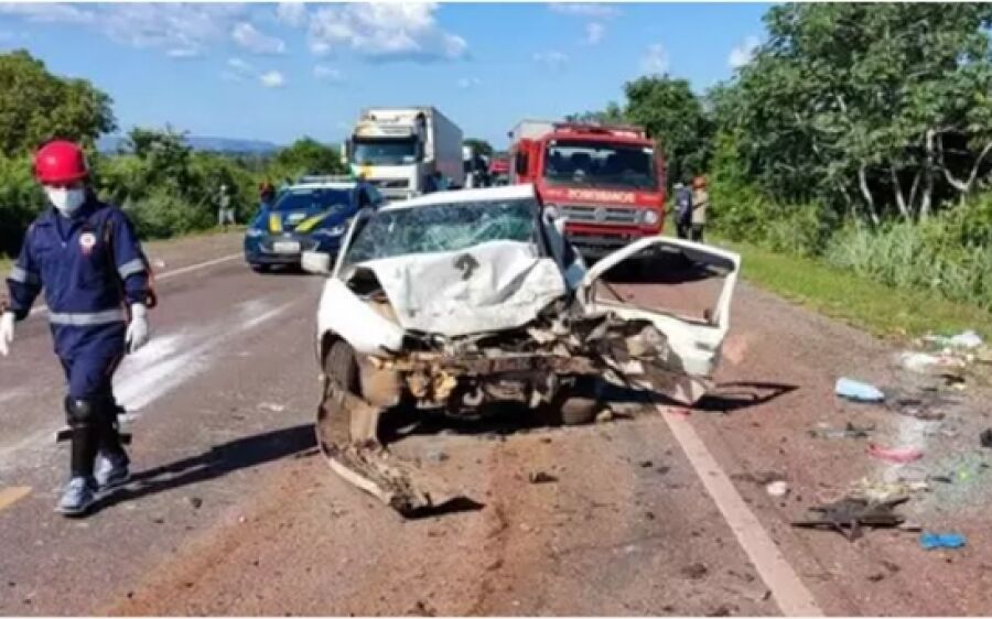 Criança e dois adultos morrem em colisão de frente na BR-262