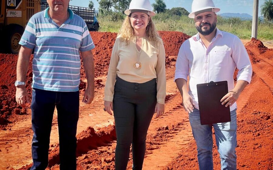 Rio Verde: Secretários acompanham  Serviço de patamarização de  lotes