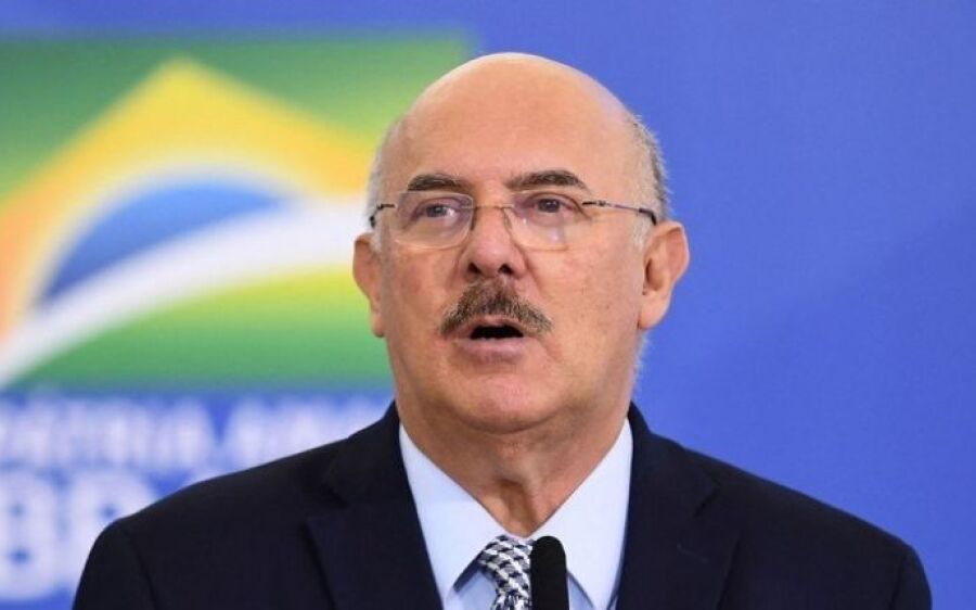 Arma do ex-ministro da Educação Milton Ribeiro dispara acidentalmente no aeroporto de Brasília