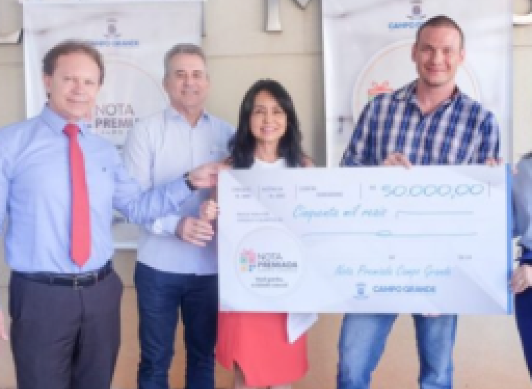 Em Campo Grande, pai ganha maior prêmio da nota premiada ao pagar escola do filho