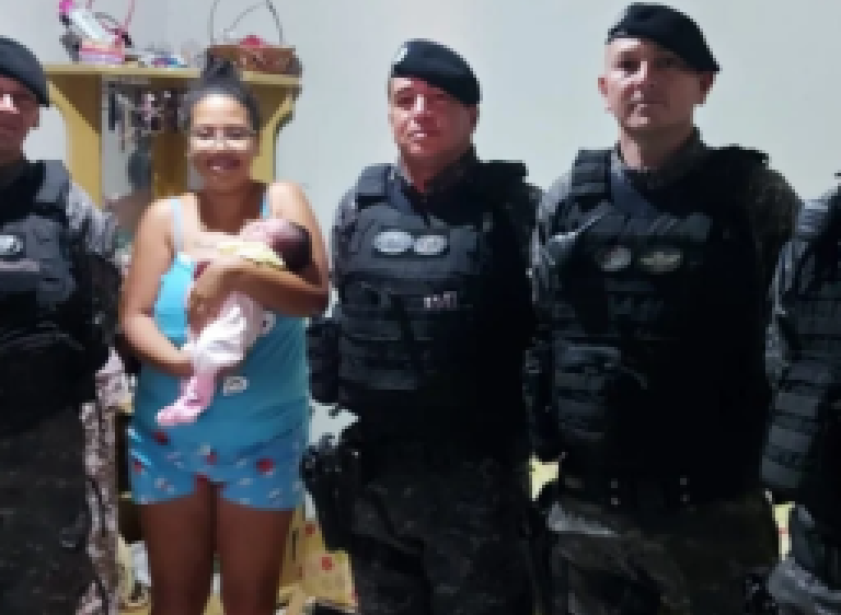 Policiais militares do BPM Choque salvam criança recém-nascida que engasgou com leite