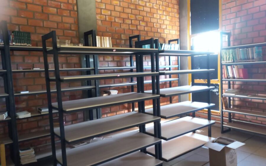 Devido a mudança de endereço atendimento em biblioteca está suspenso