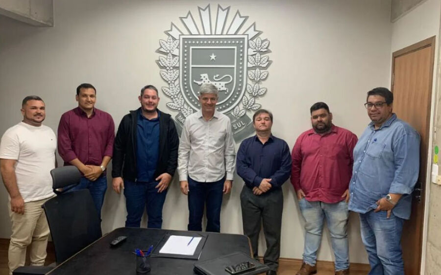 Prefeito Edilson Magro visita sede da Seinfra, para tratar demandas de Coxim