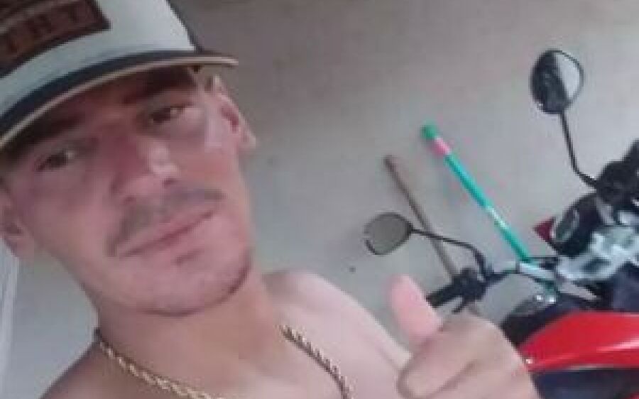 Jovem é encontrado morto dentro de carro e com tiro na nuca