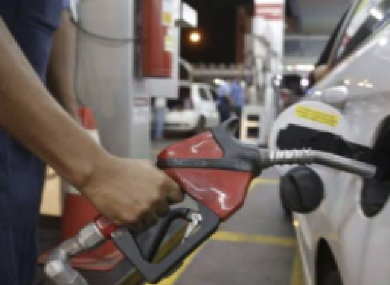 Importadores esperam reajuste de 12% na gasolina e 24% no diesel