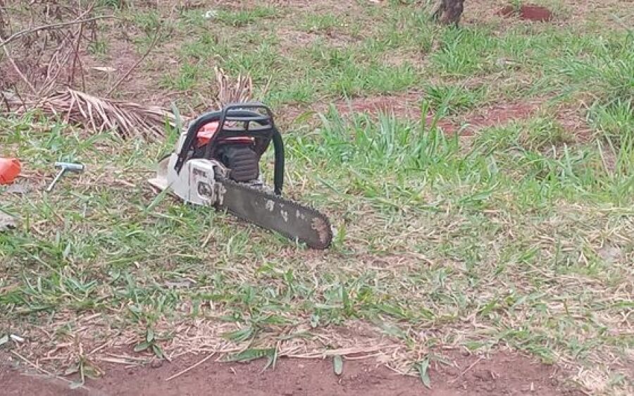 Trabalhador corta perna com motossera e desmaia durante atendimento 