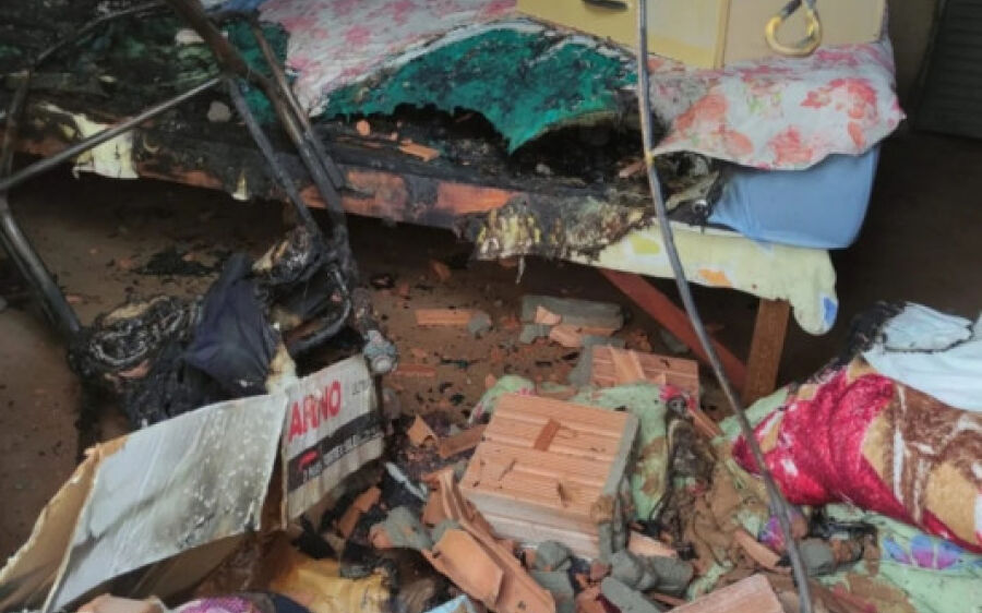 Homem é preso após ameaçar esposa e atear fogo na residência em Rio Negro