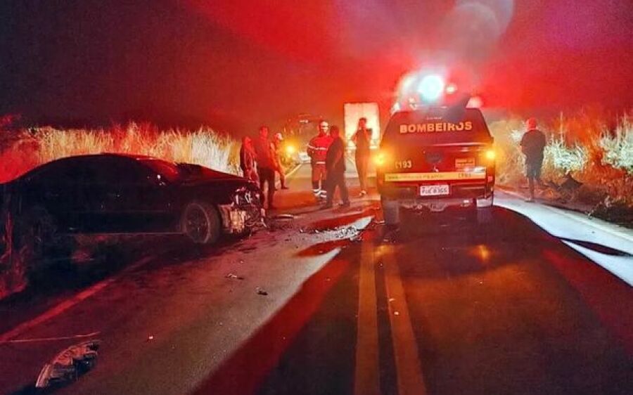 Pai viaja para buscar o corpo do filho, mas morre após batida frontal em MG