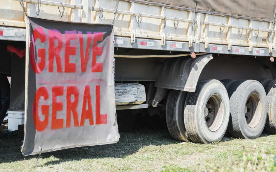 Caminhoneiros criticam alta do diesel e ameaçam parar