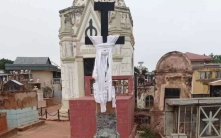Polícia investiga ritual macabro em cemitério da fronteira de MS