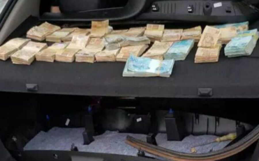 Após perícia em veículo de motorista preso com dinheiro em Coxim, polícia encontra mais R$160 mil