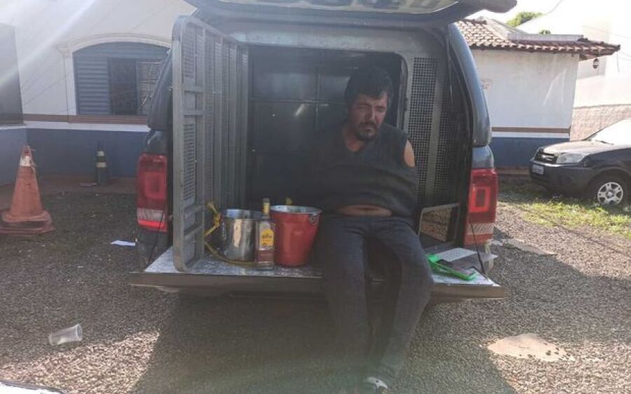 Em surto psicótico, homem acaba preso com eletrônicos furtados
