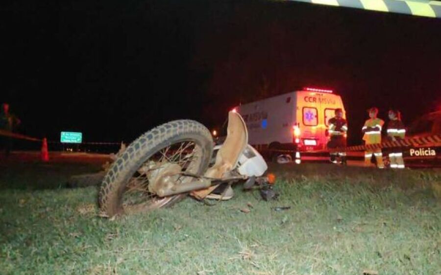 Caminhão derruba motociclista e homem morre esmagado na BR-163, em Campo Grande