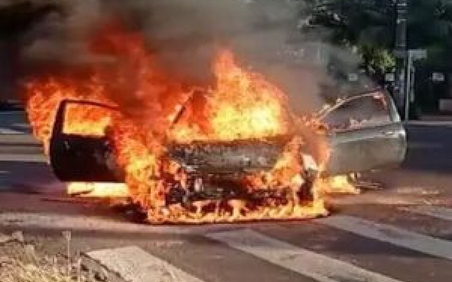 A caminho de concurso, candidato é surpreendido por incêndio em carro