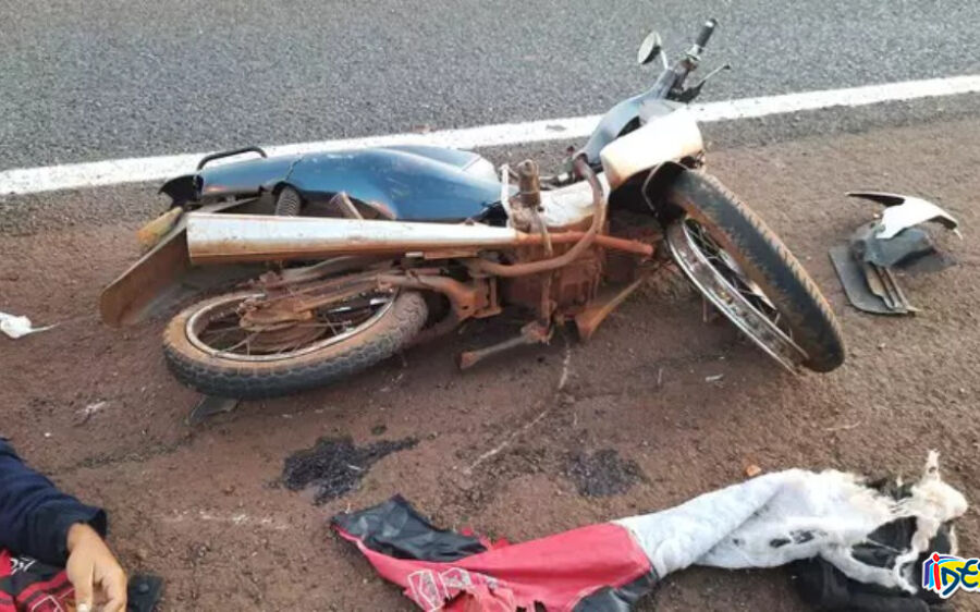 Colisão entre caminhonete e moto deixa um morto e dois feridos na BR-163 