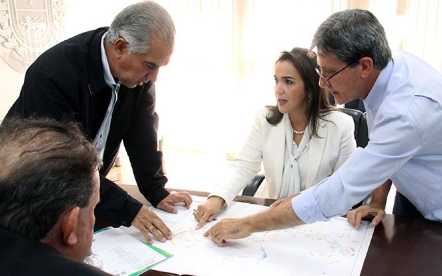 Reinaldo Azambuja e Adriane Lopes fecham acordo para nova Feira Central e duplicação de Avenida 