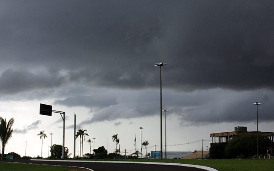 Nesta segunda, frente fria traz previsão de chuvas moderadas na região centro-sul de MS