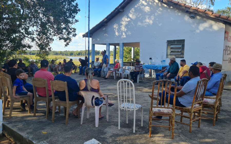 Prefeito, equipe e vereadores participam de reunião com moradores da região da Beira Alta 