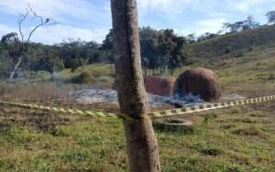 Mulher morre queimada em forno de carvoaria enquanto ajudava o marido