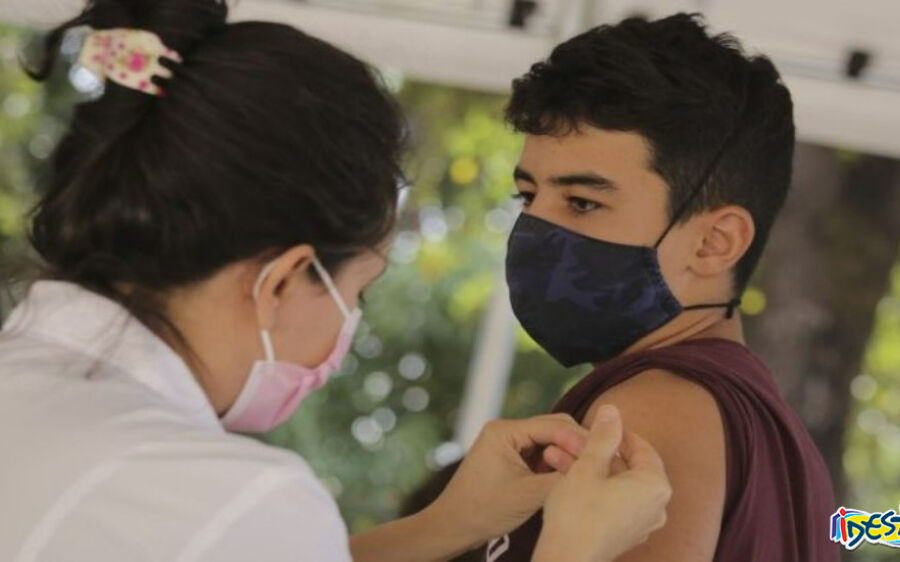 Vacinação de adolescentes chegou a 91% no Estado e a terceira dose já está liberada nos municípios