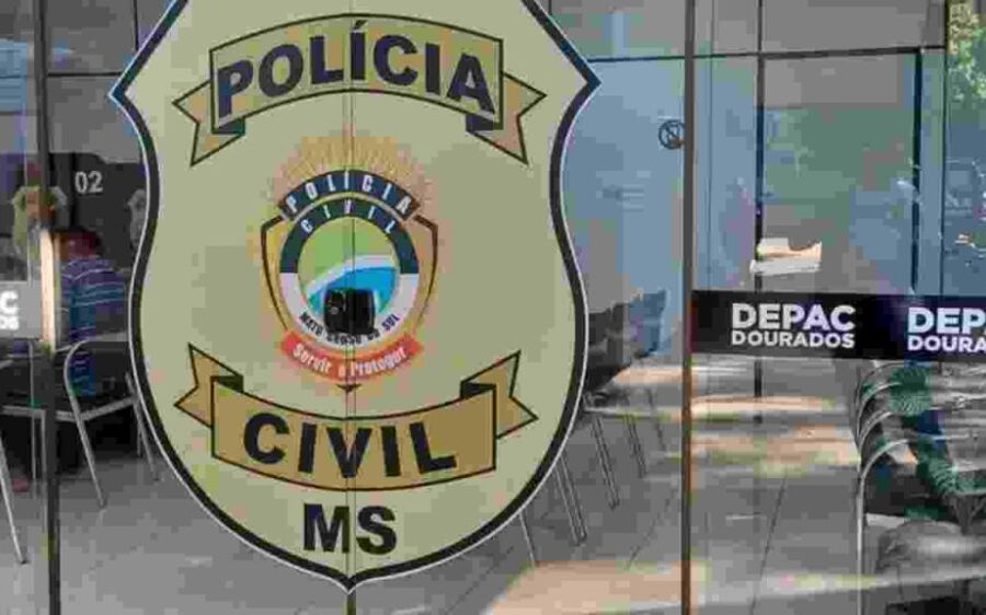 Após esquecer de puxar freio de mão, carro desce e condutora registra furto