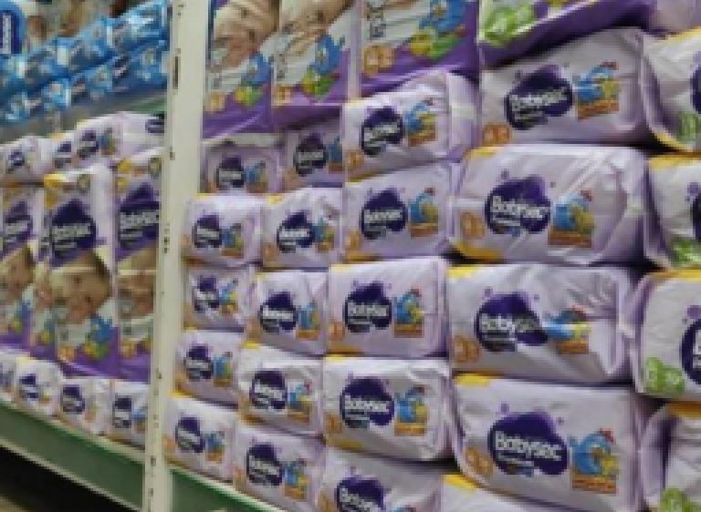 Preço da fralda assusta e pais fazem malabarismo em busca das melhores ofertas